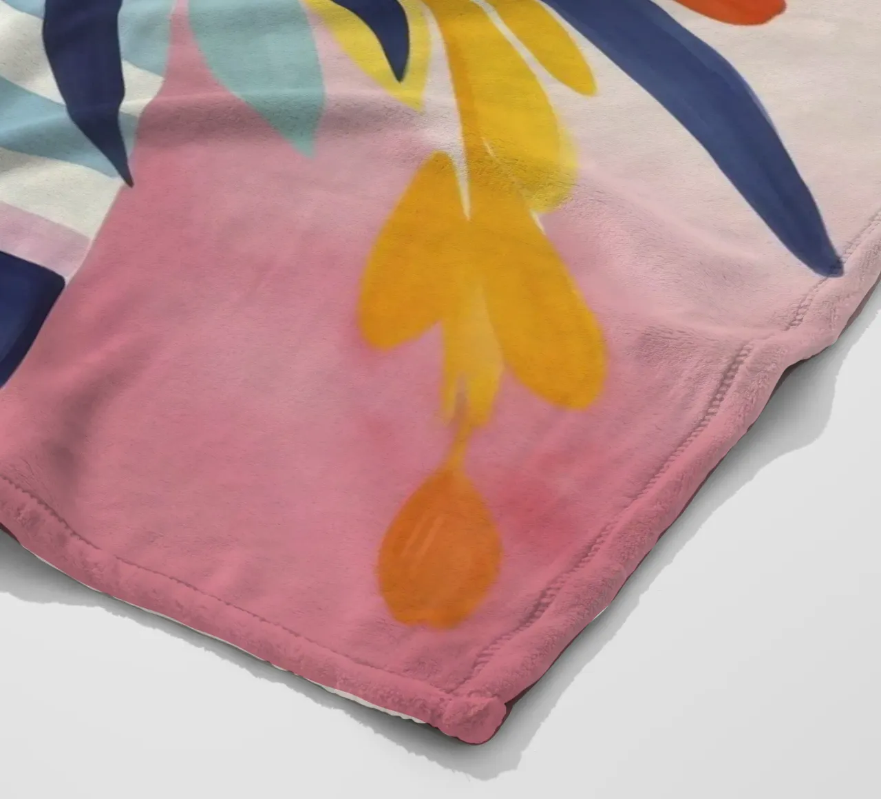 Bouquet di fiori Petali di giugno coperta in pile da Andrea Haase Modern Home