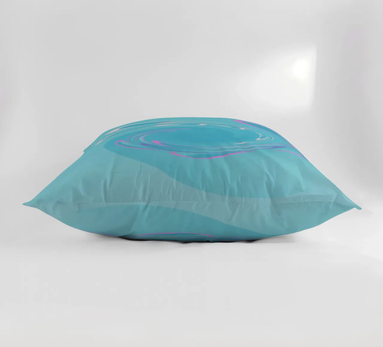 Abstraktes dynamisches Wirbelmuster in Blau und Pink Kissen von Something for you