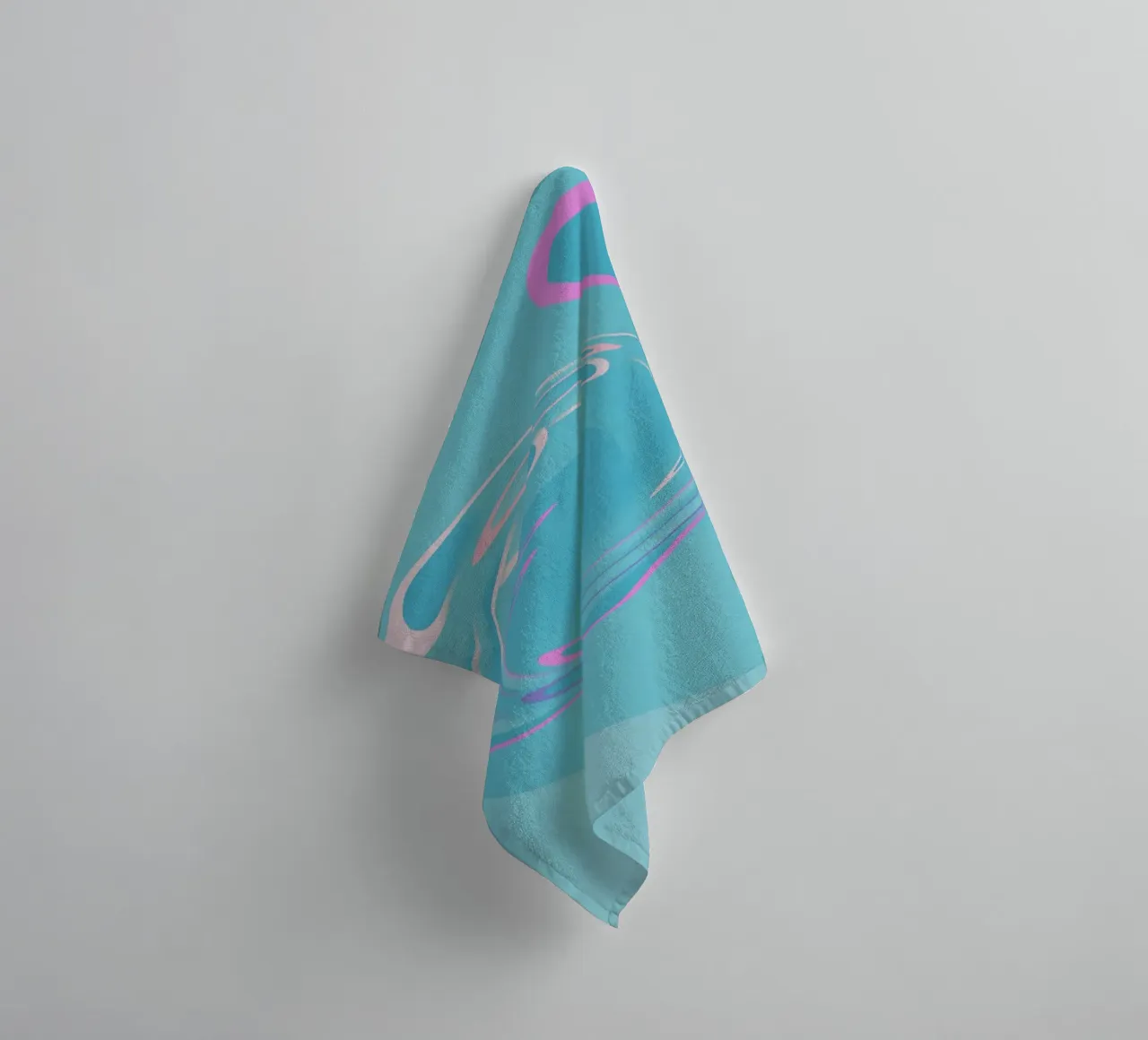 Motif tourbillonnant abstrait dynamique en bleu et rose serviette de bain de Something for you