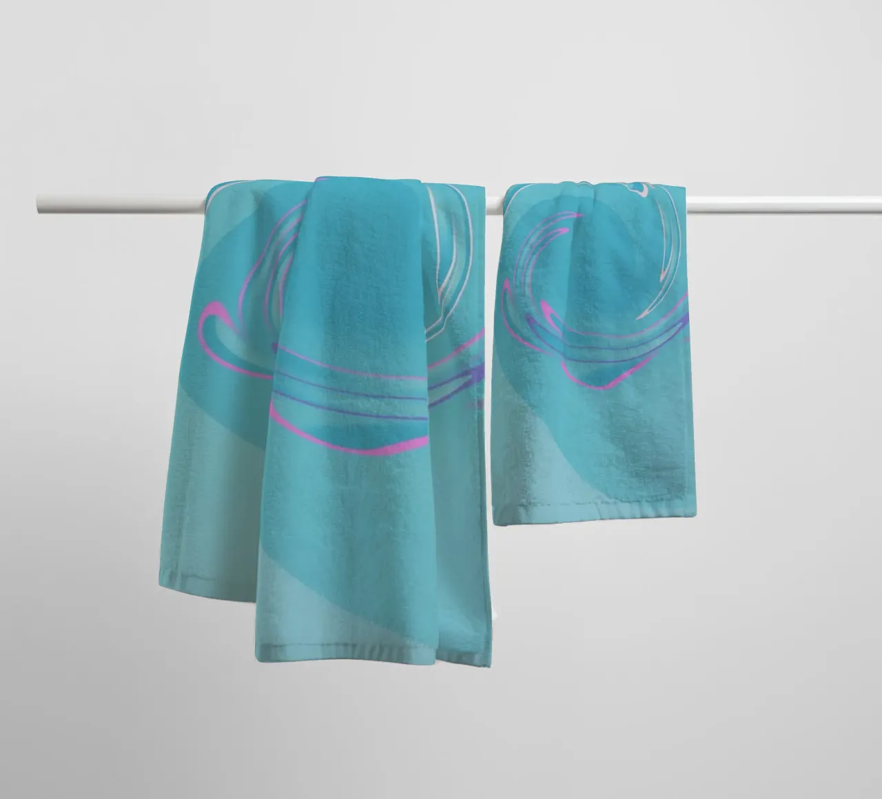 Motif tourbillonnant abstrait dynamique en bleu et rose serviette de bain de Something for you