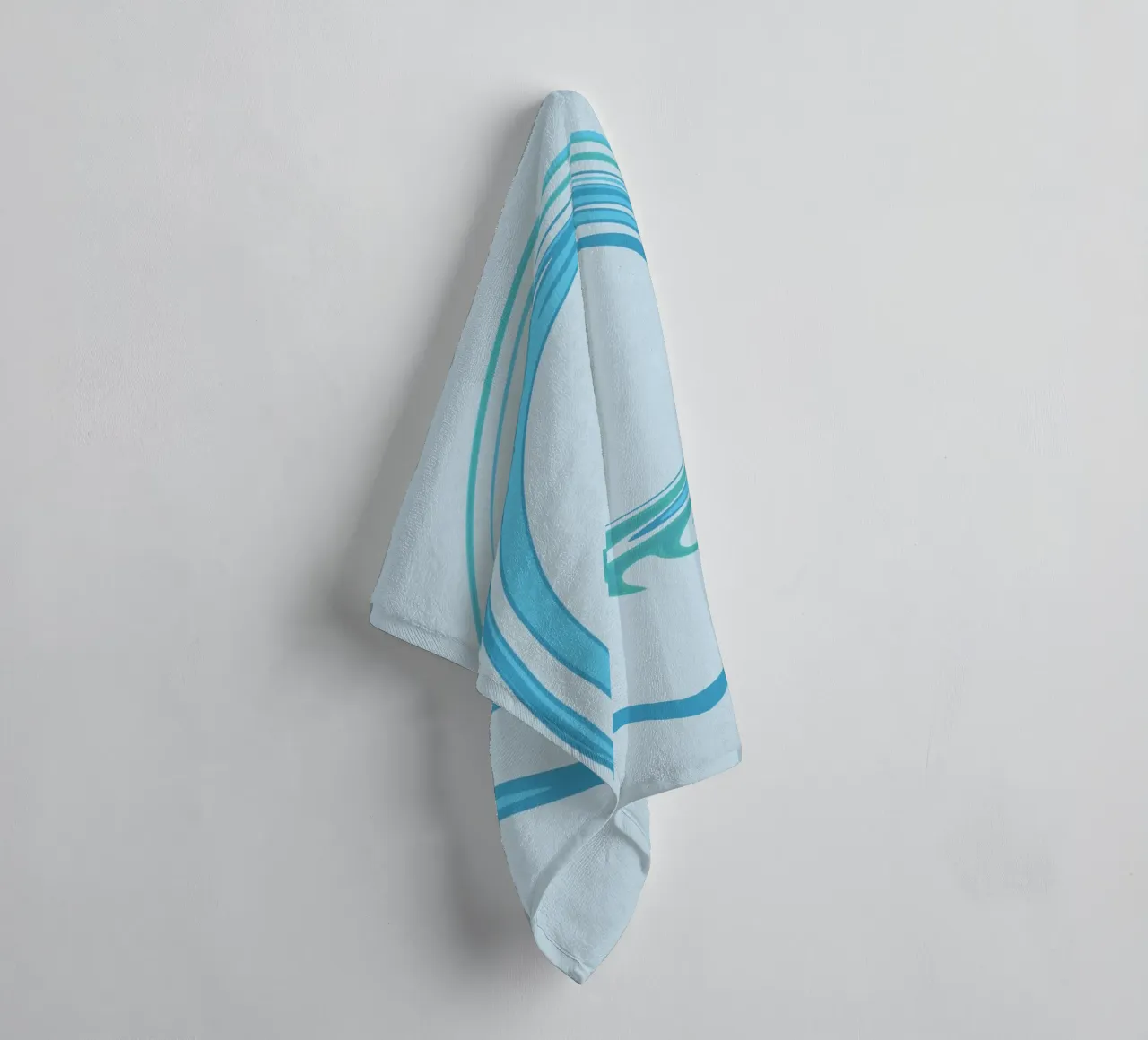 Motif tourbillonnant abstrait et dynamique en bleu serviette de bain de Something for you