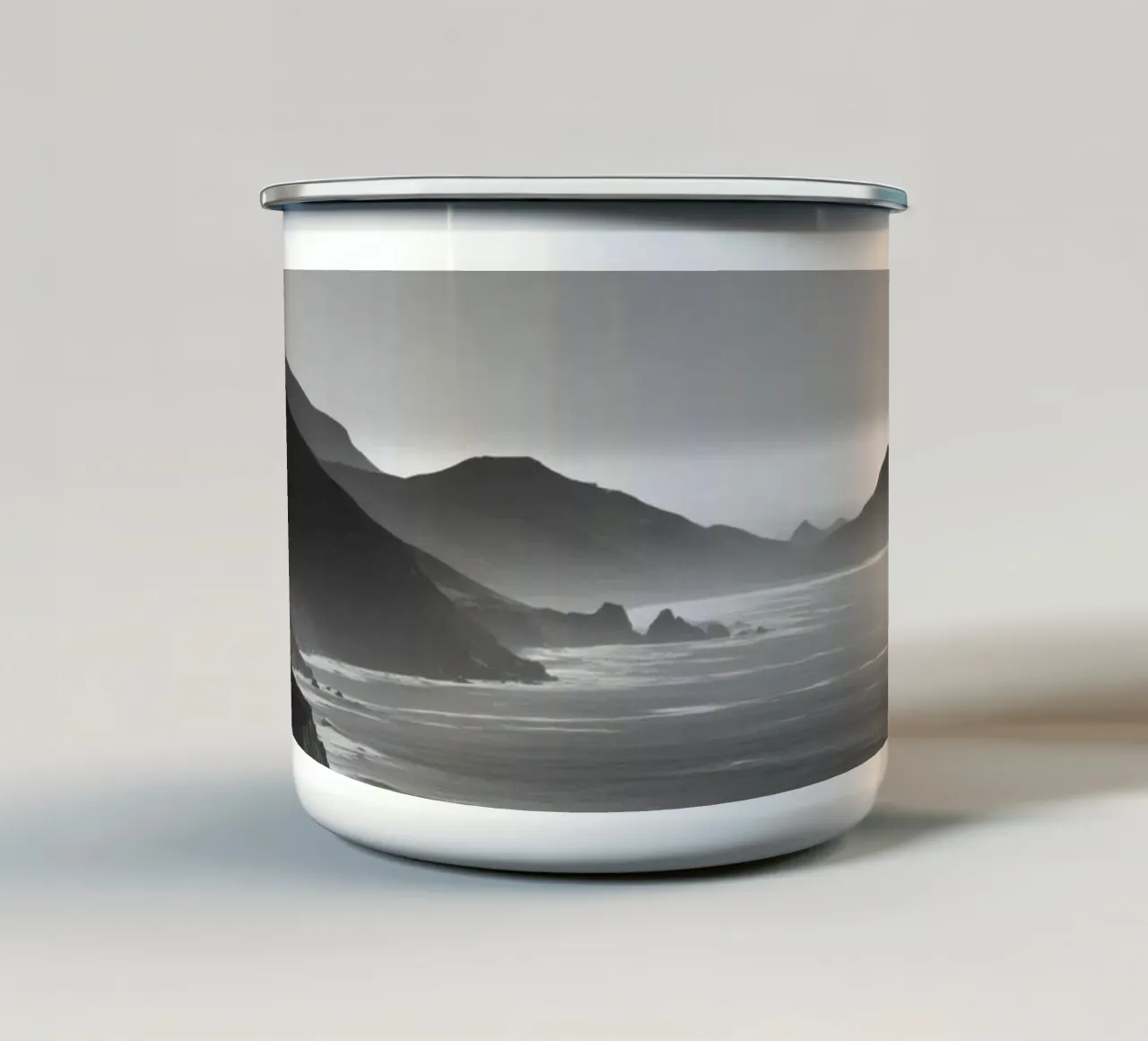 Paesaggio costiero in bianco e nero tazza in smalto da Indigo Tides Art