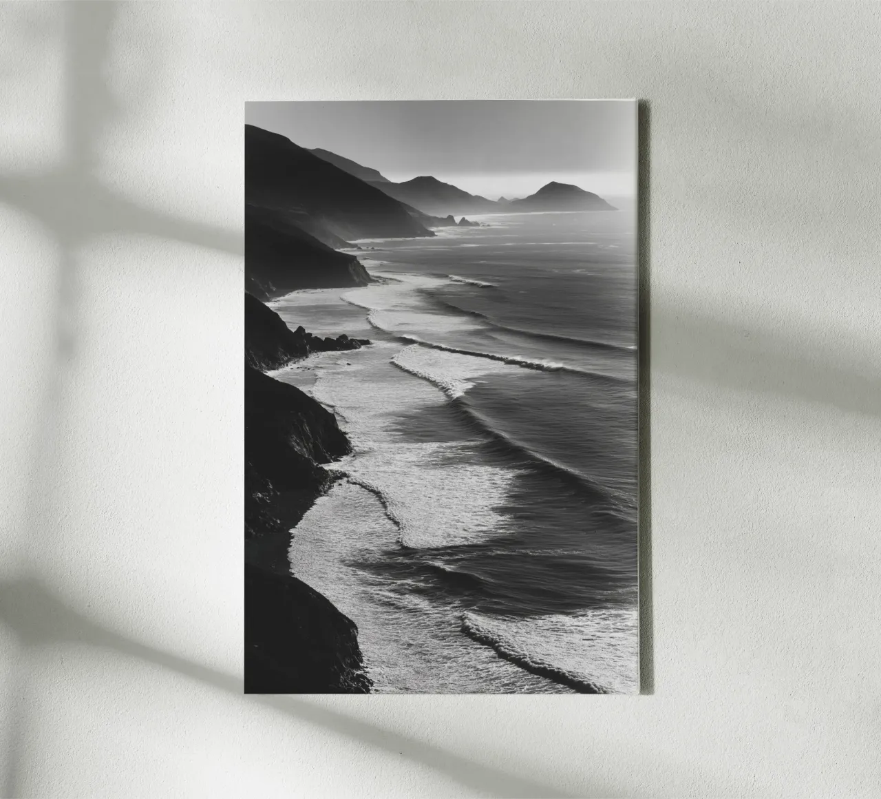 Paesaggio costiero in bianco e nero tela con Cornice a cassetta da Indigo Tides Art