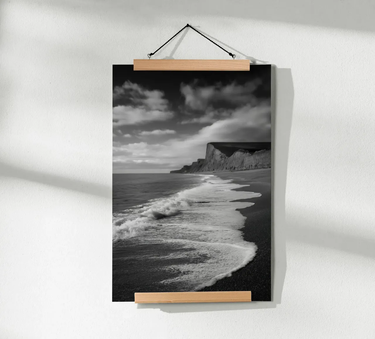 Scogliere costiere in bianco e nero carta hahnemühle da Indigo Tides Art