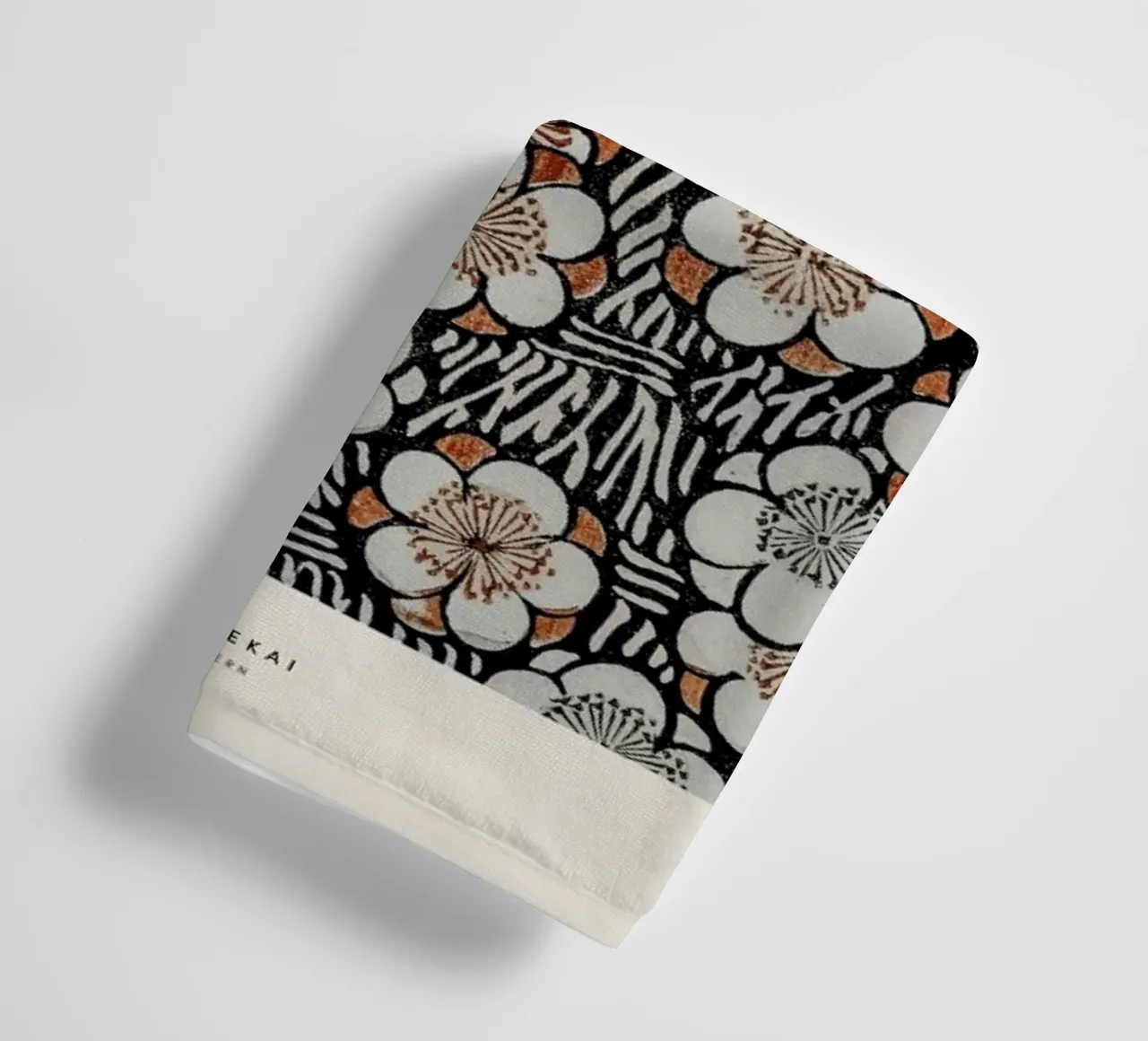 Bijutsu Sekai - Floral Pattern towel by Vintage by JUNIQE