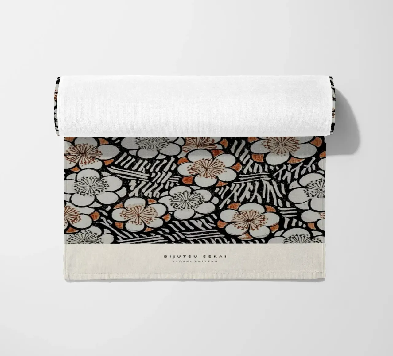 Bijutsu Sekai - Floral Pattern telo mare da Vintage by JUNIQE