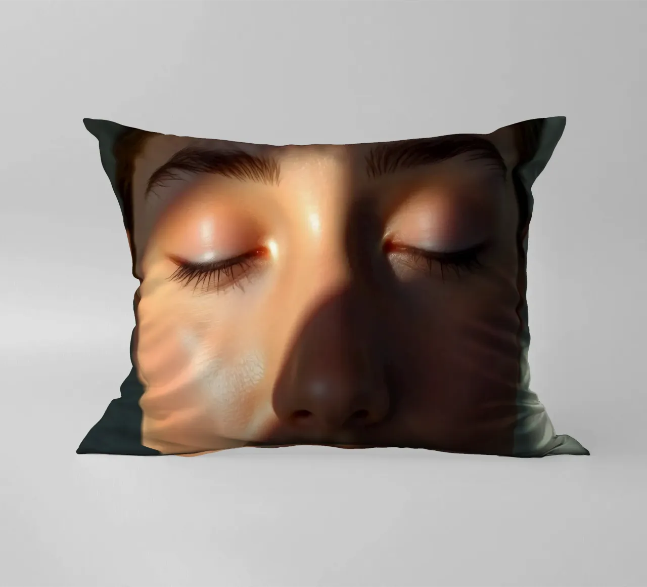 Zacht licht dat delicate schaduwen creëert op een sereen gezicht kussen van DesignDoodle