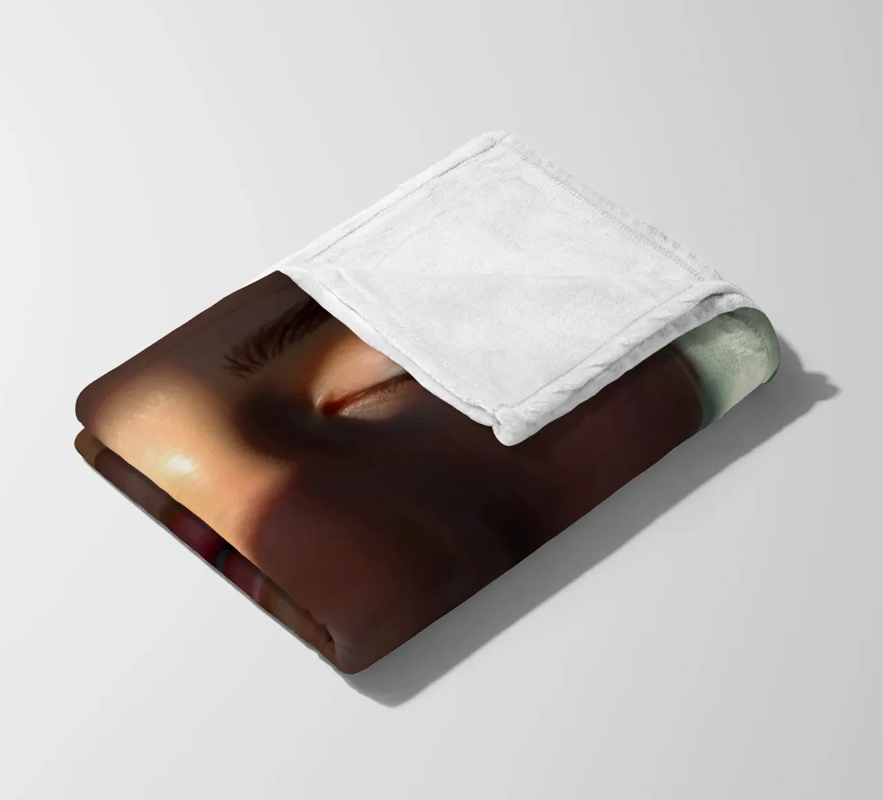 Lumière douce créant des ombres délicates sur un visage serein plaid polaire de DesignDoodle