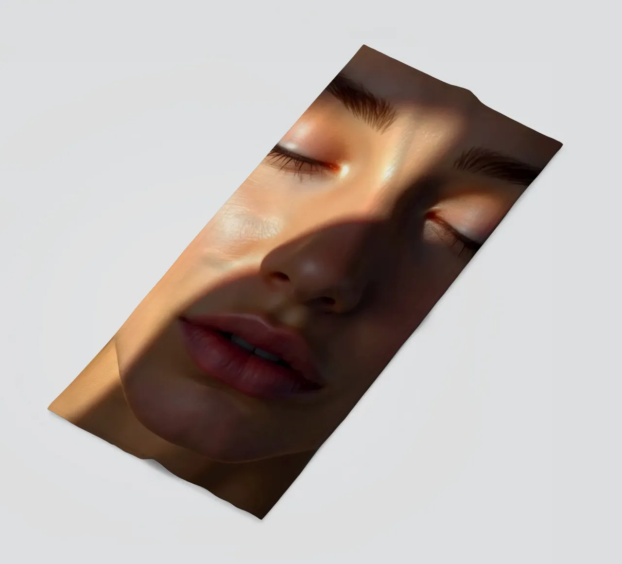 Sanftes Licht, das zarte Schatten auf ein heiteres Gesicht wirft Strandtuch von DesignDoodle