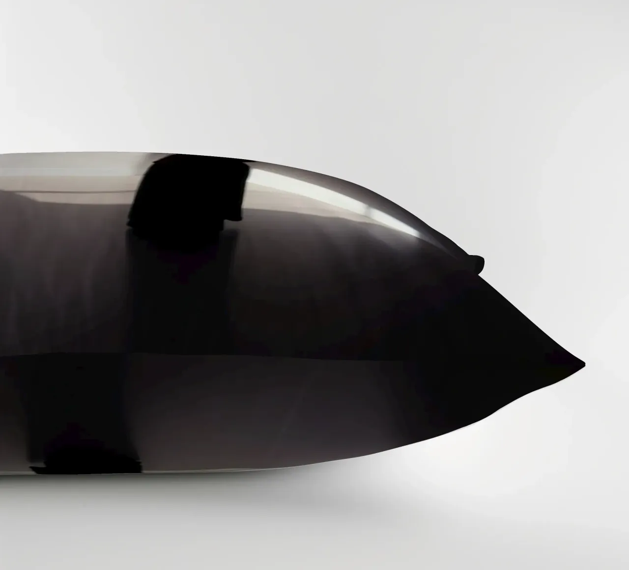 Donna in piedi all'ombra di una luce inquietante cuscino da DesignDoodle