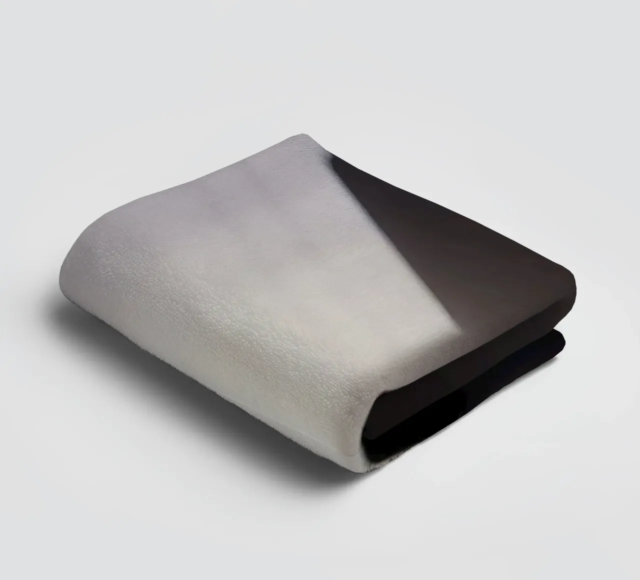 Donna in piedi all'ombra di una luce inquietante asciugamano da bagno da DesignDoodle