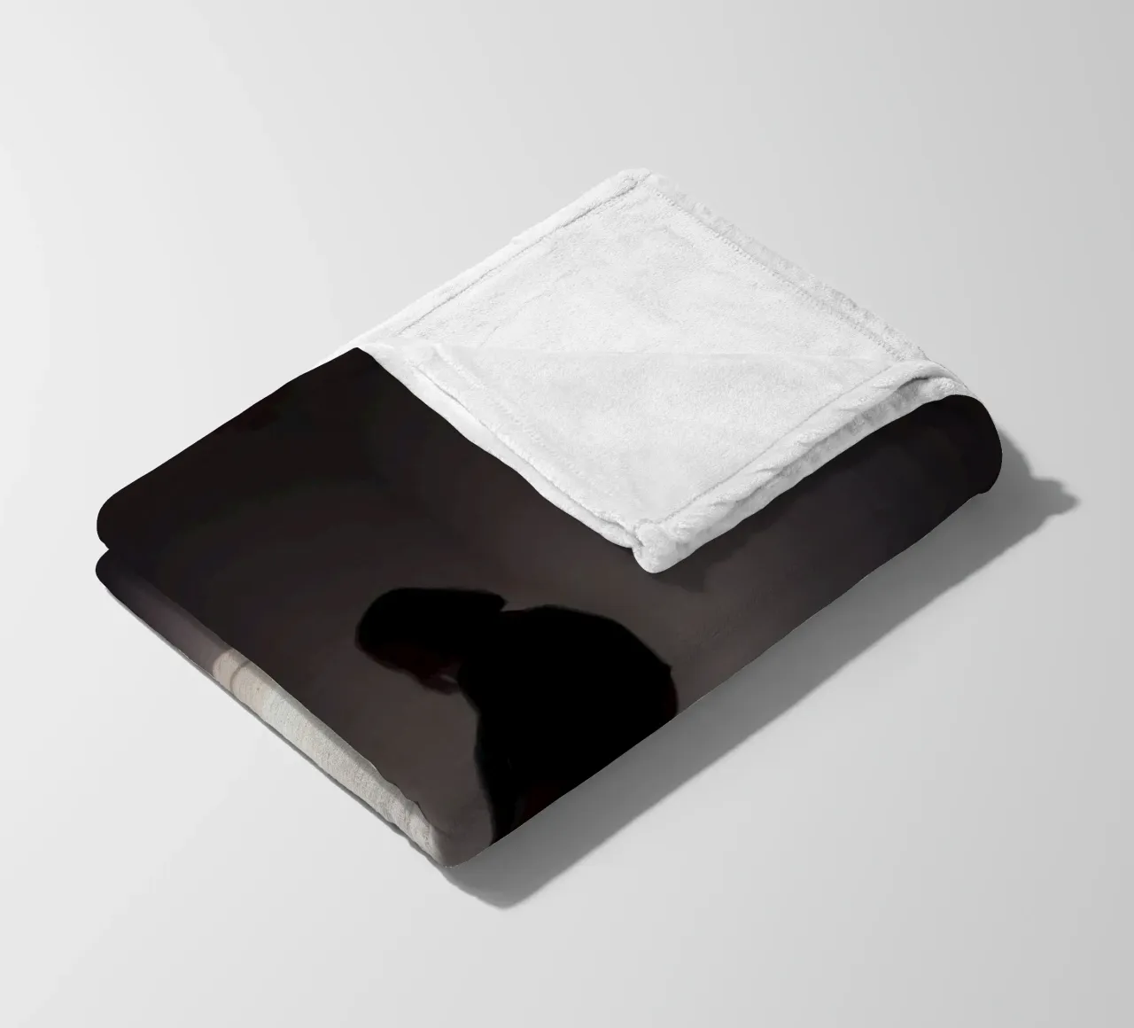 Frau im Schatten stehend unheimlicher Lichtwurf Fleecedecke von DesignDoodle