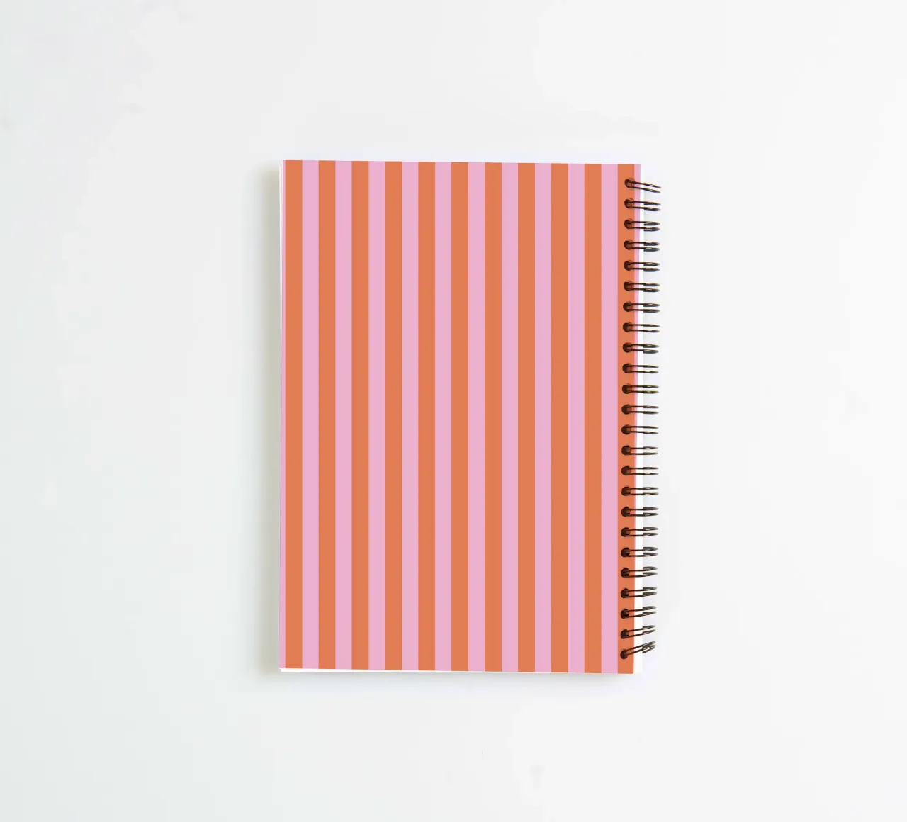Motif de rayures orange et rose carnet à spirale de Paigaam Studio