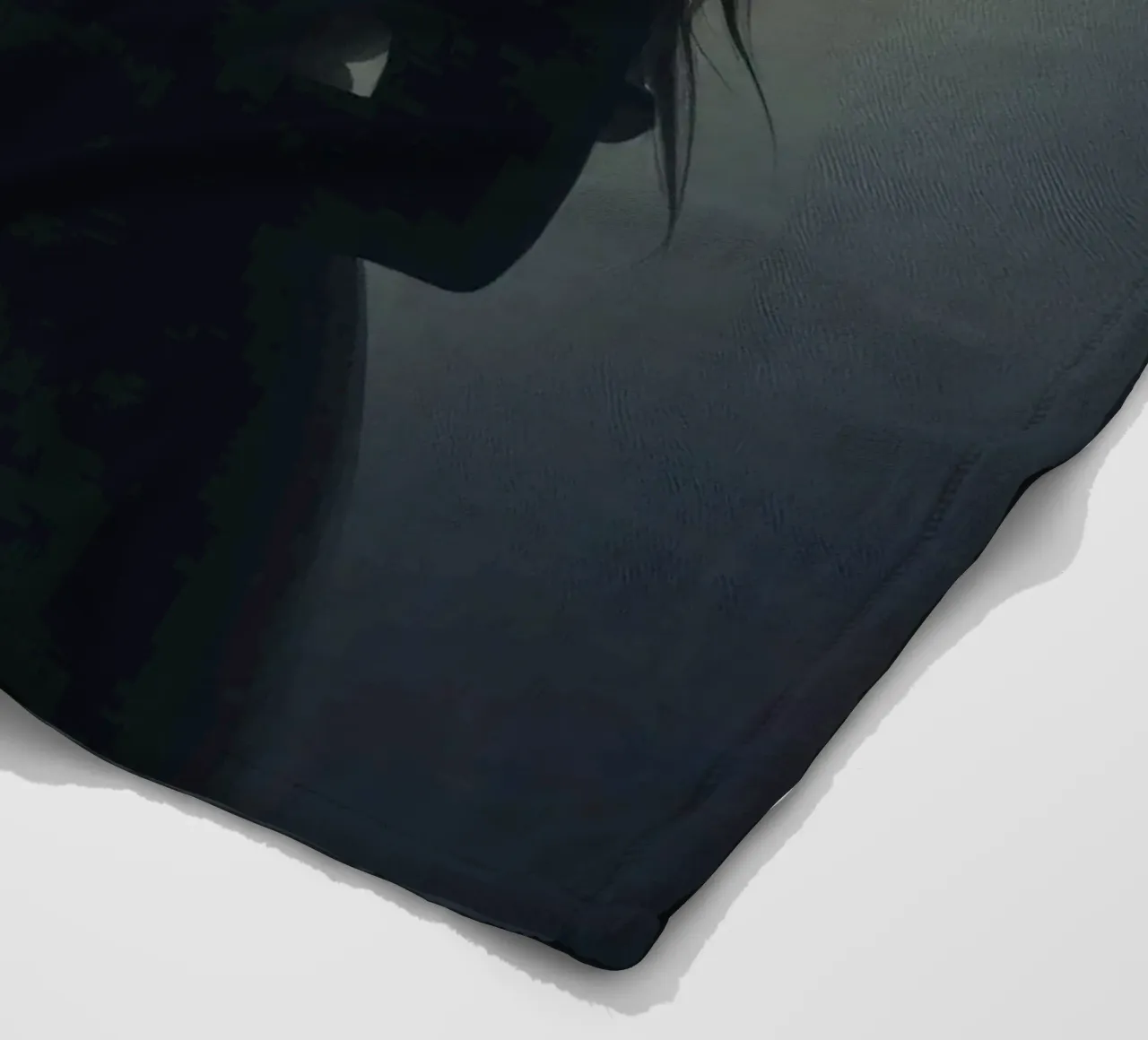Silhouette di una donna con i capelli lunghi in un'atmosfera di luce soffusa. coperta in pile da DesignDoodle
