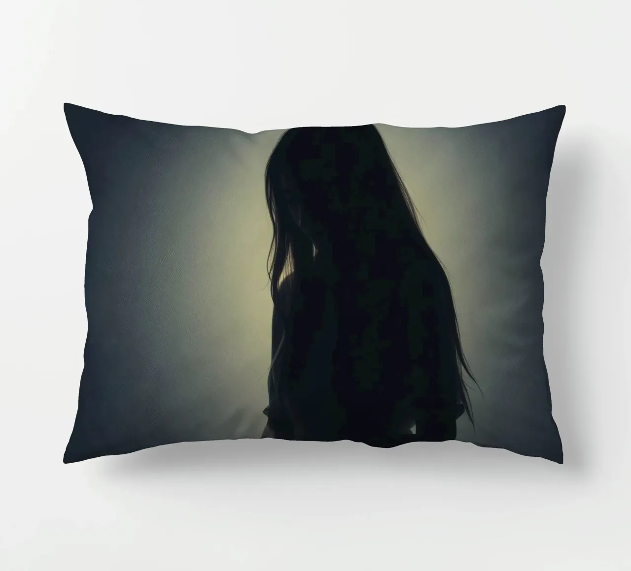Silhouette di una donna con i capelli lunghi in un'atmosfera di luce soffusa. cuscino da DesignDoodle