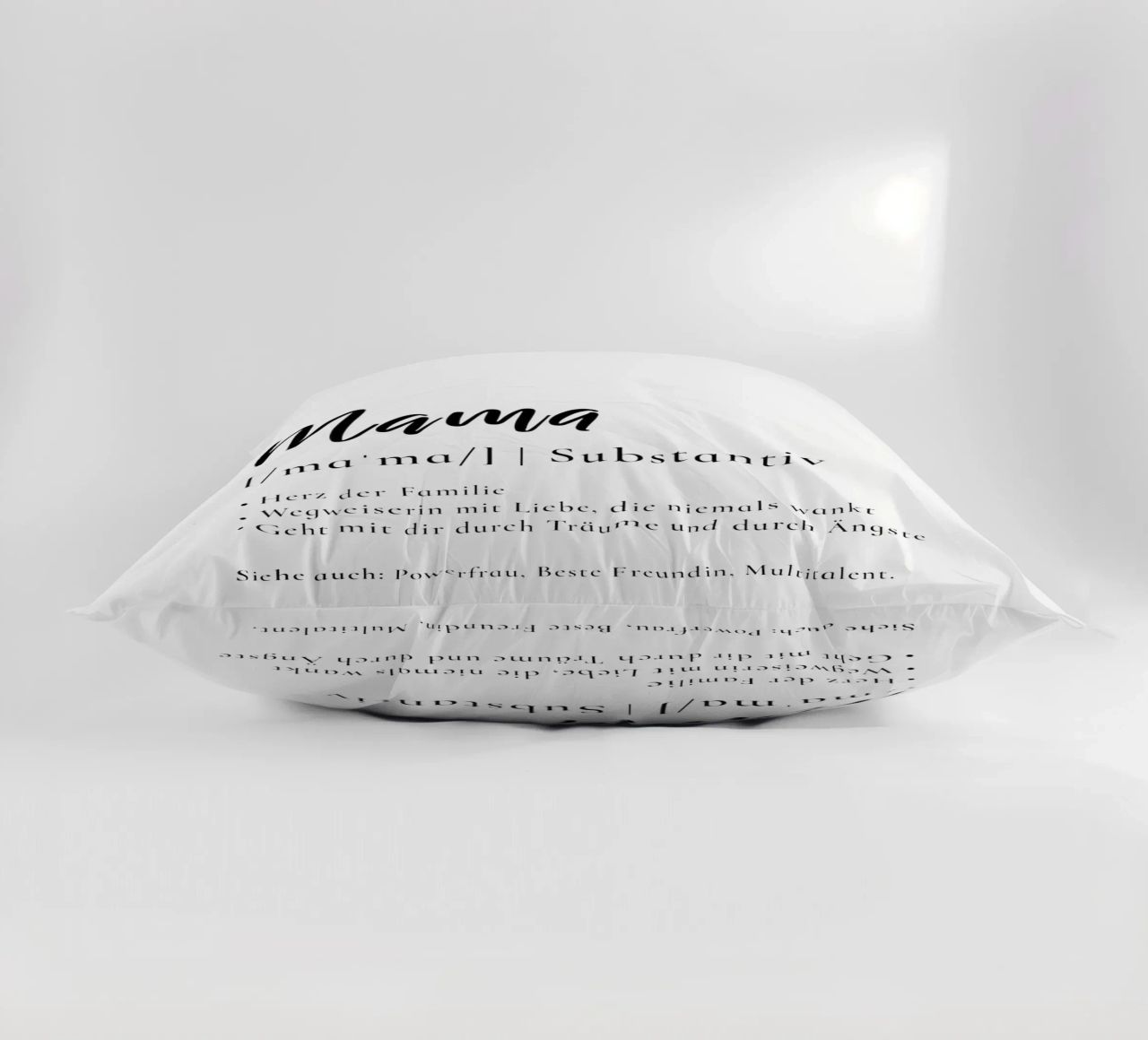 Mama - Definition Muttertag Geschenk cuscino da Typo Designs