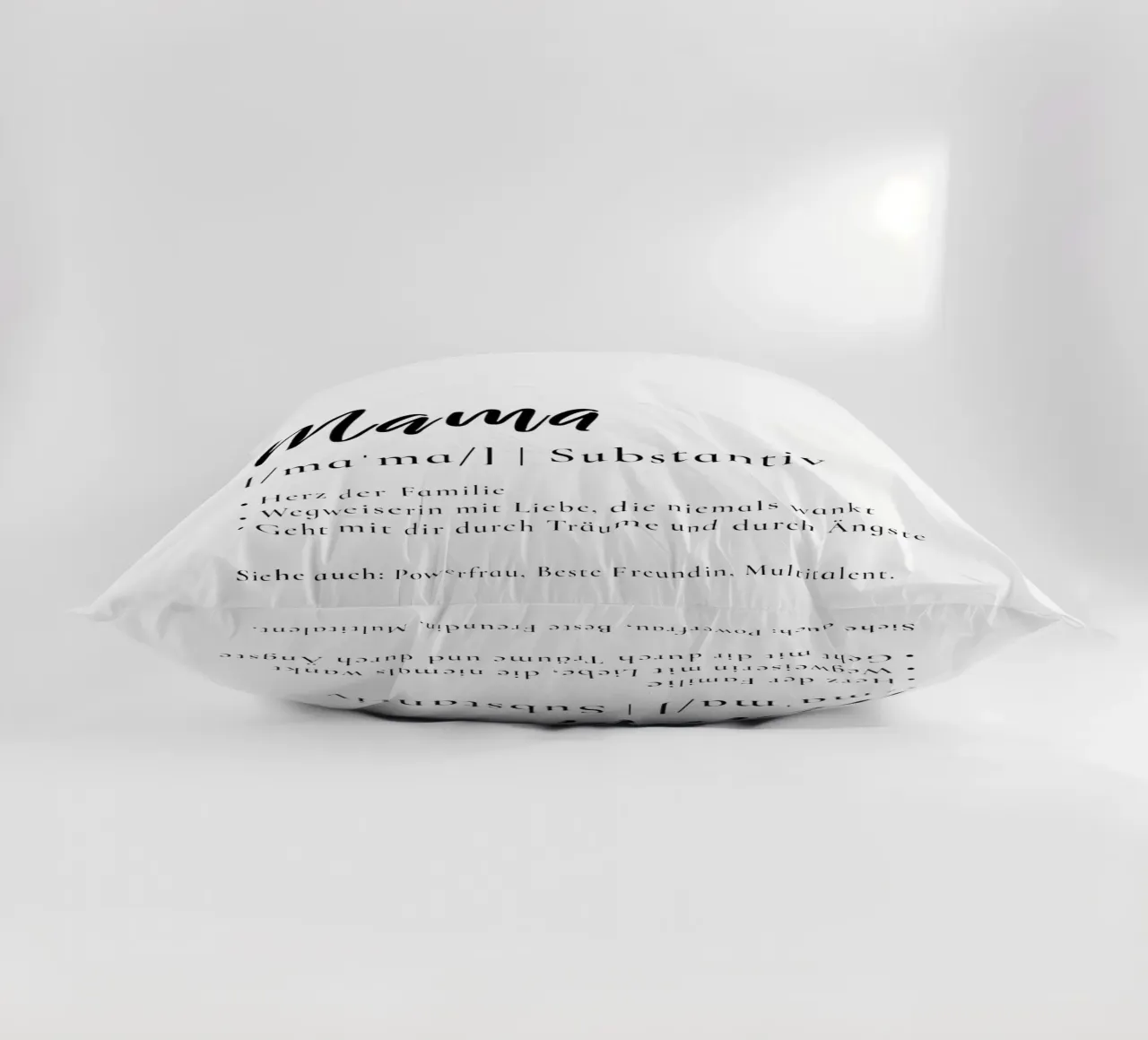 Mama - Definition Muttertag Geschenk cuscino da Typo Designs