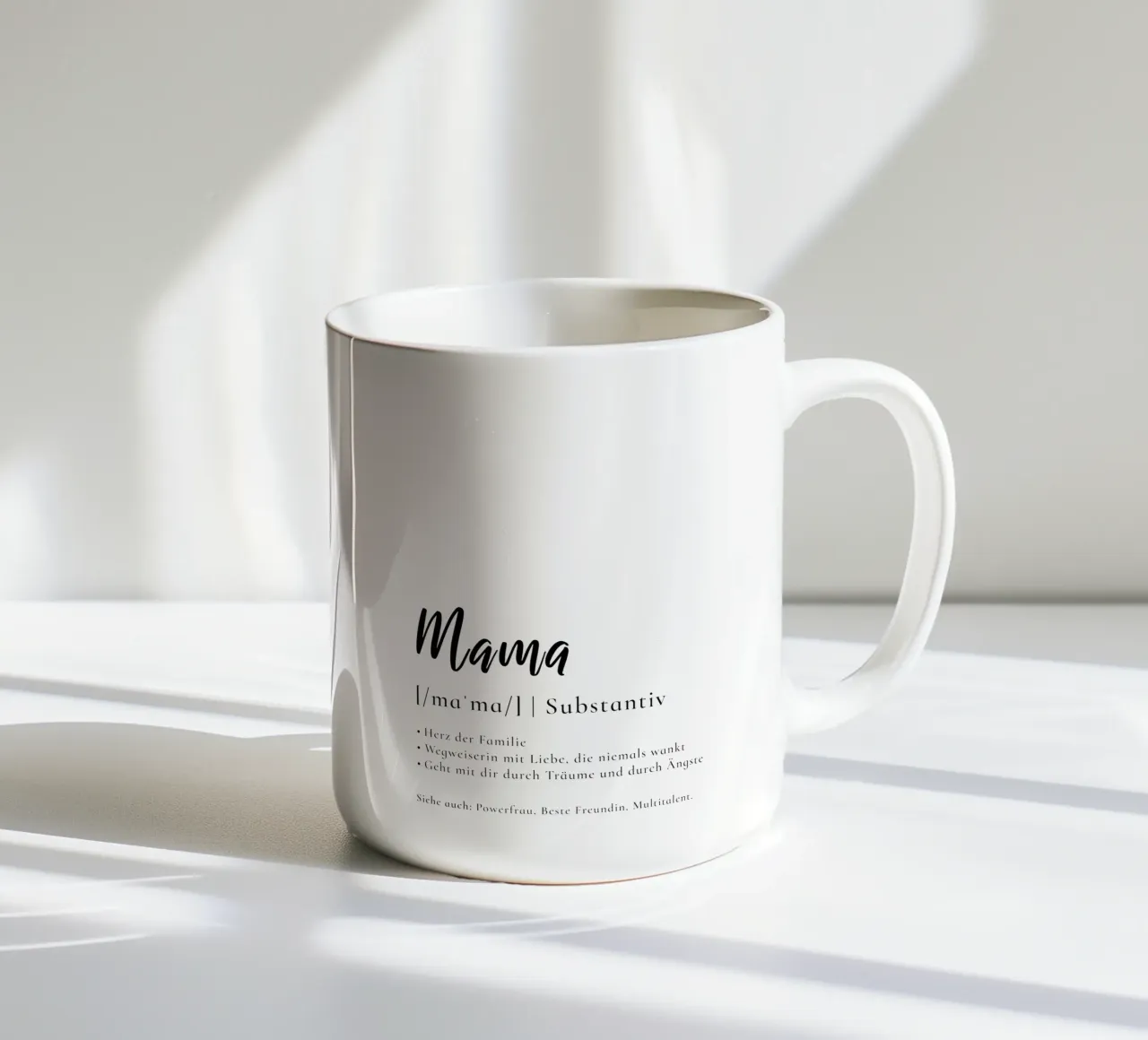 Mama - Definition Muttertag Geschenk tazza in ceramica da Typo Designs
