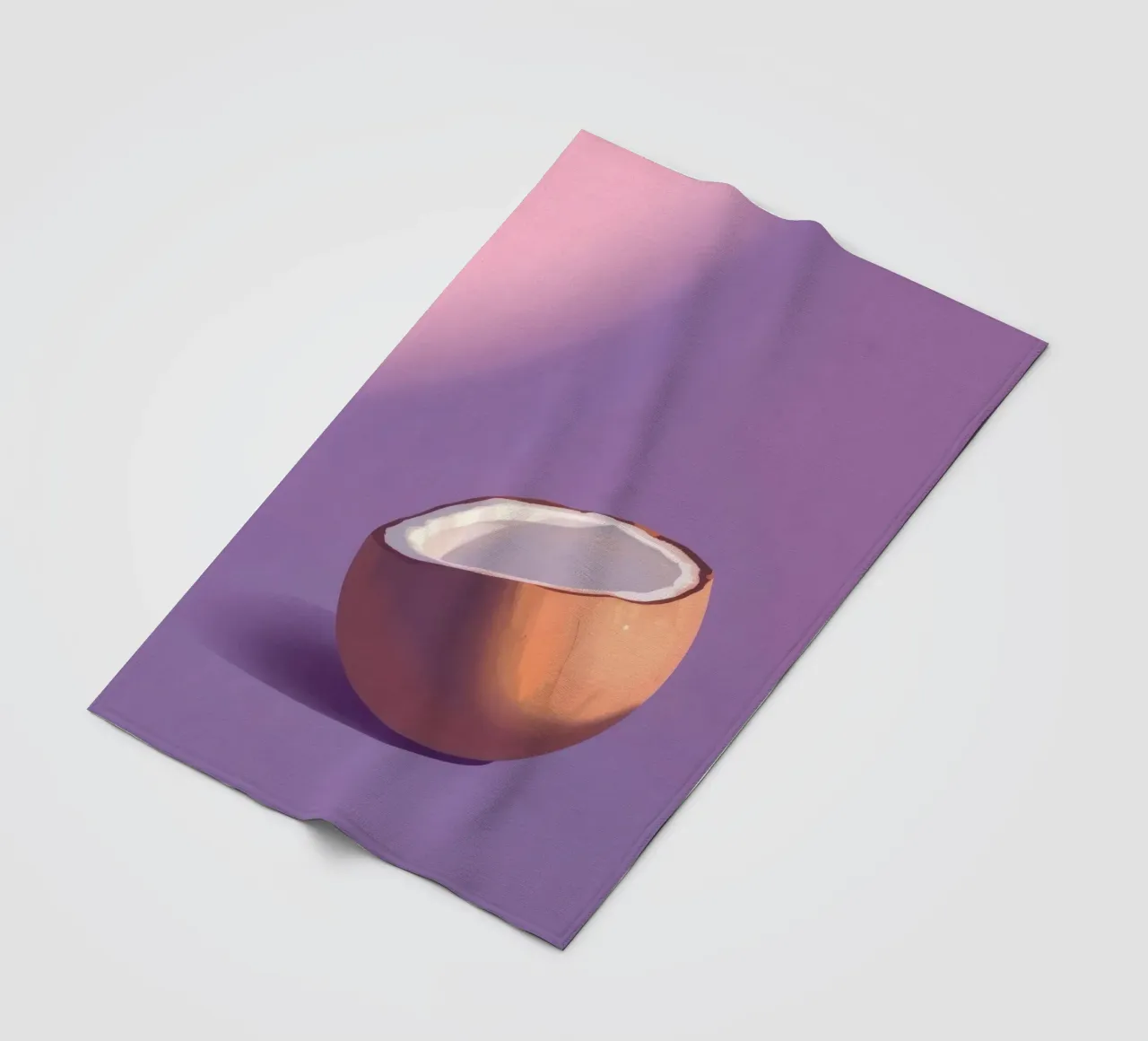 Moitié de noix de coco reposant sur un fond violet minimaliste plaid polaire de DesignDoodle