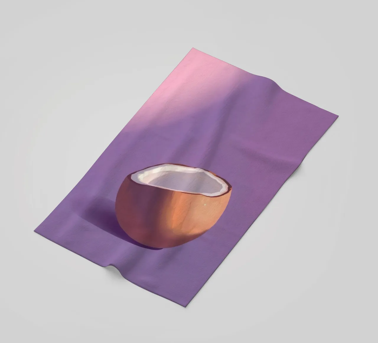 Moitié de noix de coco reposant sur un fond violet minimaliste serviette de plage de DesignDoodle
