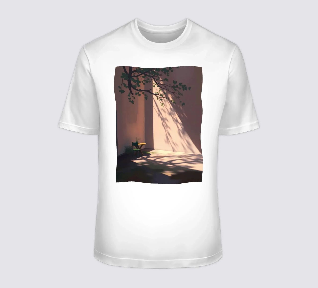 Rustige binnenplaats met zonlicht dat schaduwen werpt t-shirt van DesignDoodle