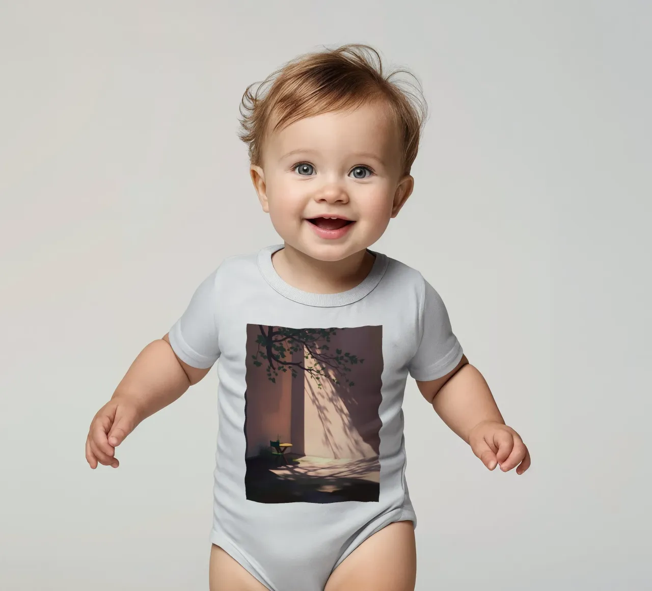 Rustige binnenplaats met zonlicht dat schaduwen werpt babyrompertje korte mouwen van DesignDoodle