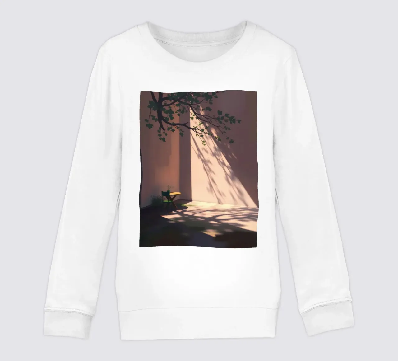 Cour tranquille avec la lumière du soleil qui projette des ombres sweat enfant de DesignDoodle