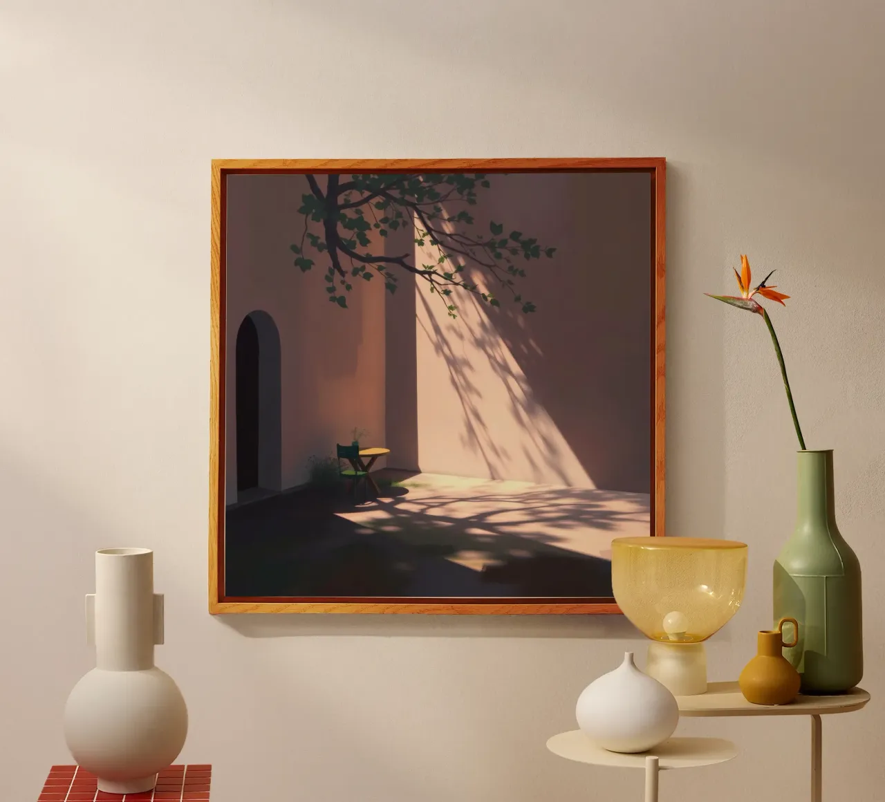 Rustige binnenplaats met zonlicht dat schaduwen werpt acryl van DesignDoodle