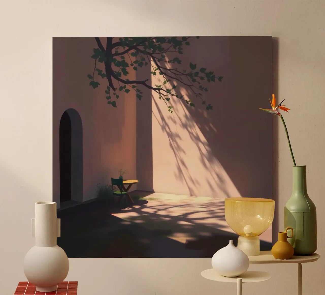 Rustige binnenplaats met zonlicht dat schaduwen werpt canvas van DesignDoodle