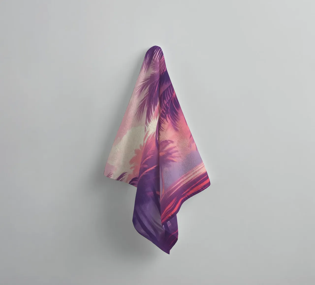 Zonsondergang met palmbomen langs sereen water in de schemering badhanddoek van DesignDoodle
