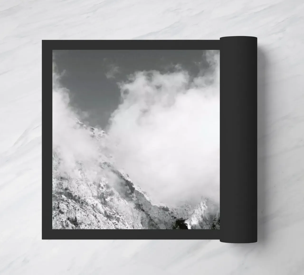 Hiking through Mountains & Clouds zerbino da Studio Nahili