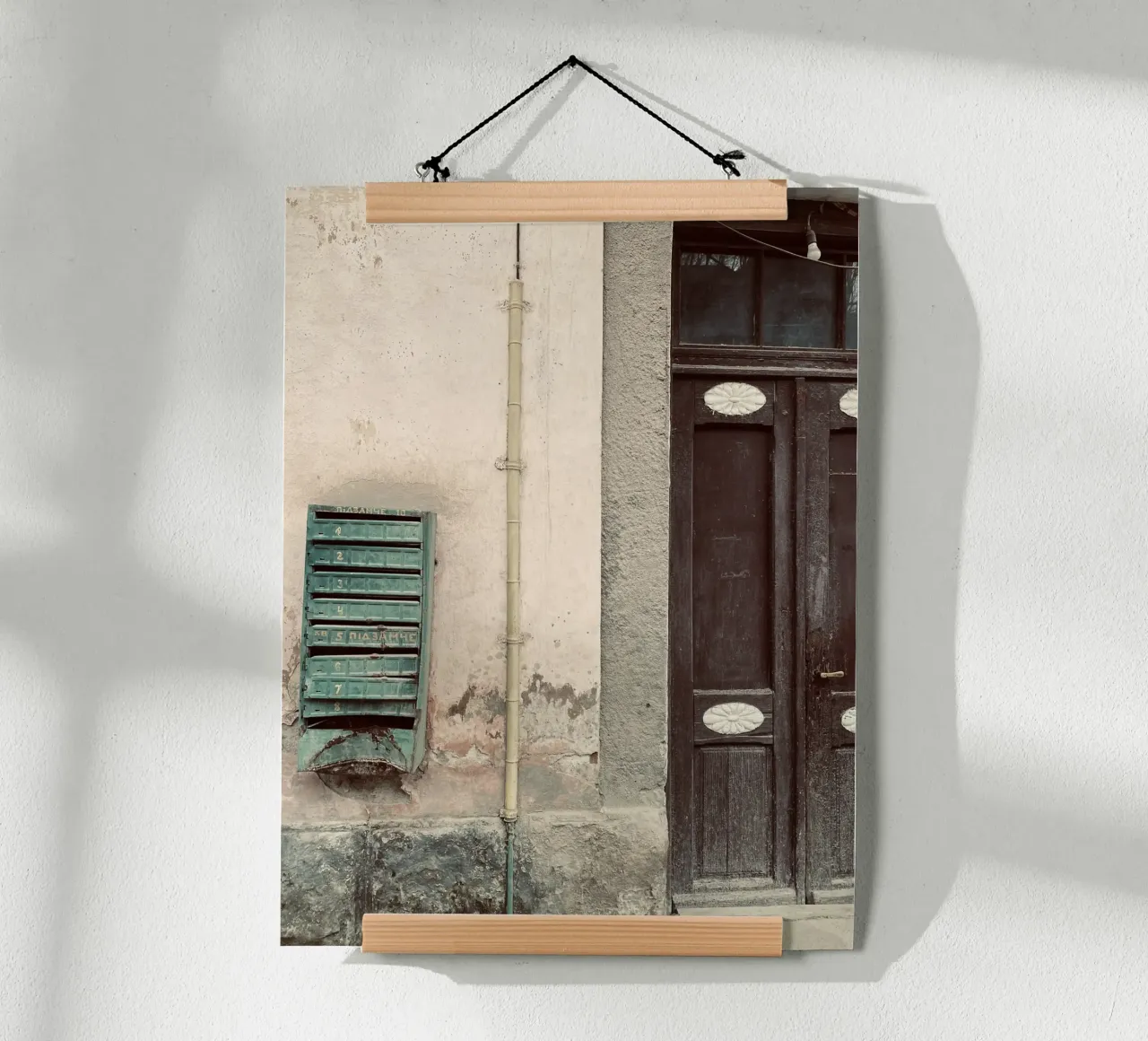 The Door II poster con telaio in plastica da ChiasMata CozMos