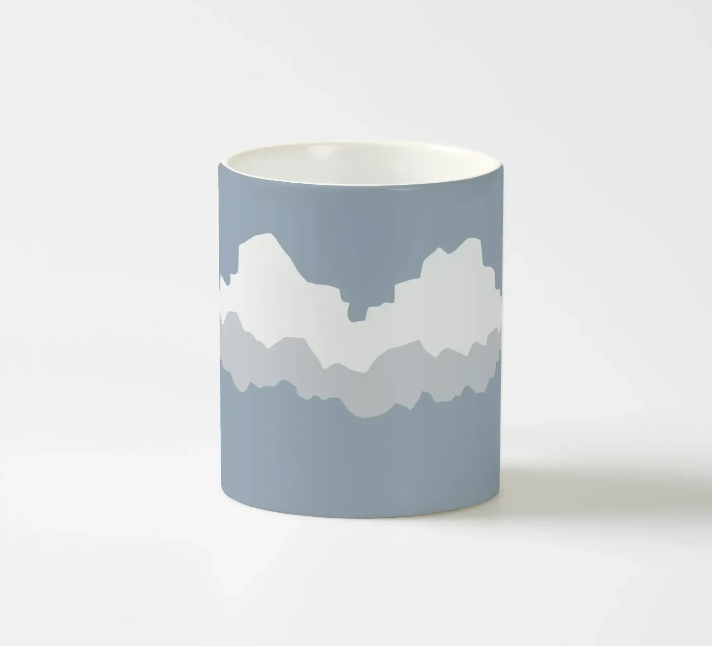Wolkenlandschaft Keramik Tasse von Little Dean