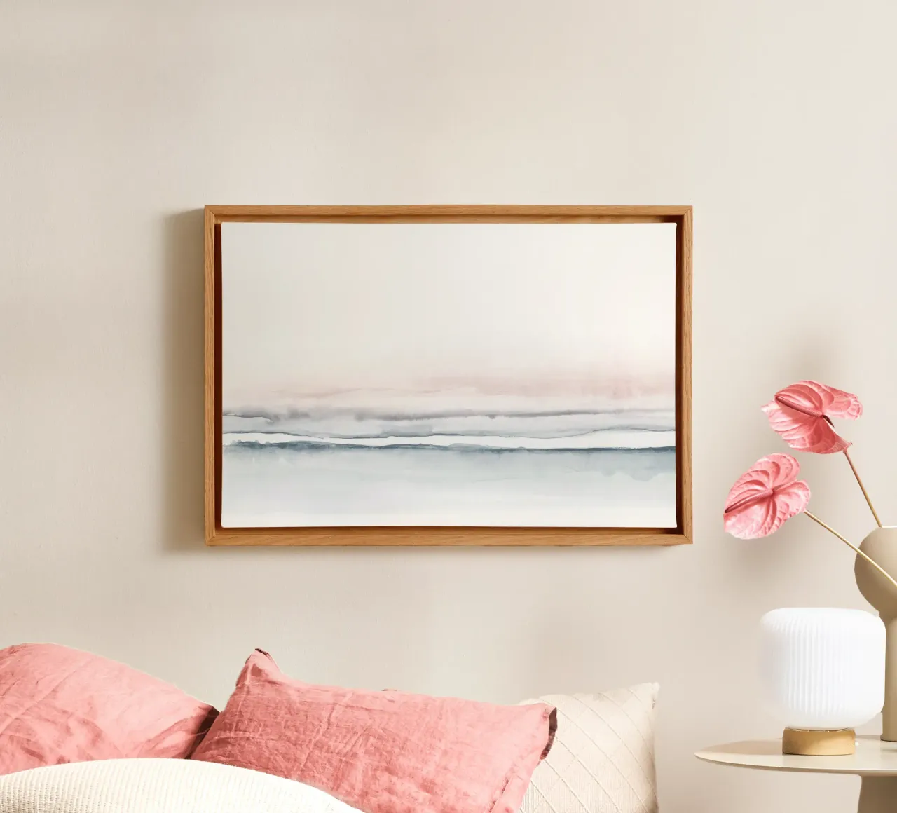 Abstract zeegezicht in zachtroze en lichtblauw canvas met Baklijst van NouveauPrints
