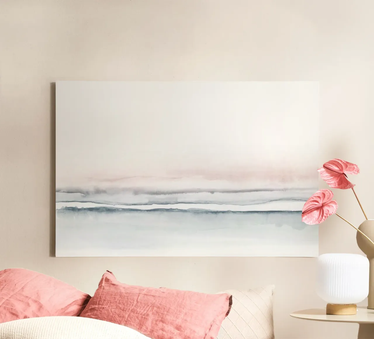 Abstract zeegezicht in zachtroze en lichtblauw canvas met Baklijst van NouveauPrints
