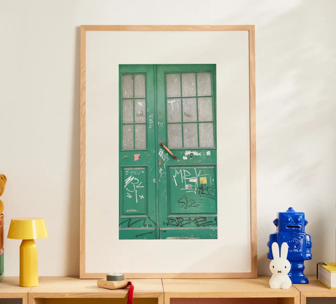 The Door poster con telaio in plastica da ChiasMata CozMos