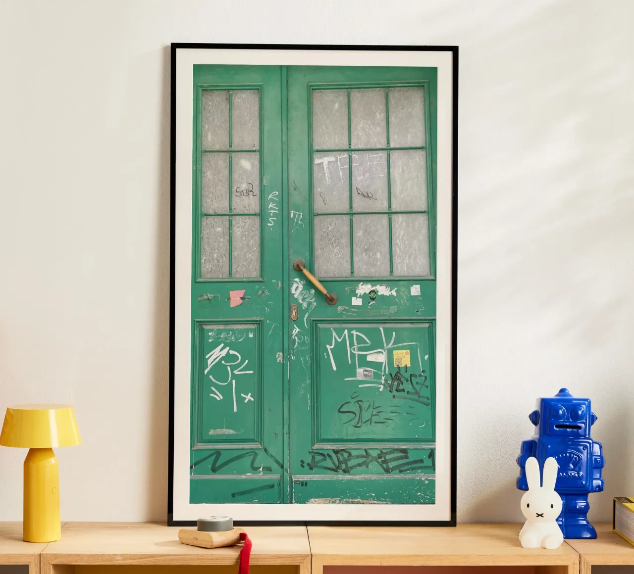 The Door poster con telaio in plastica da ChiasMata CozMos