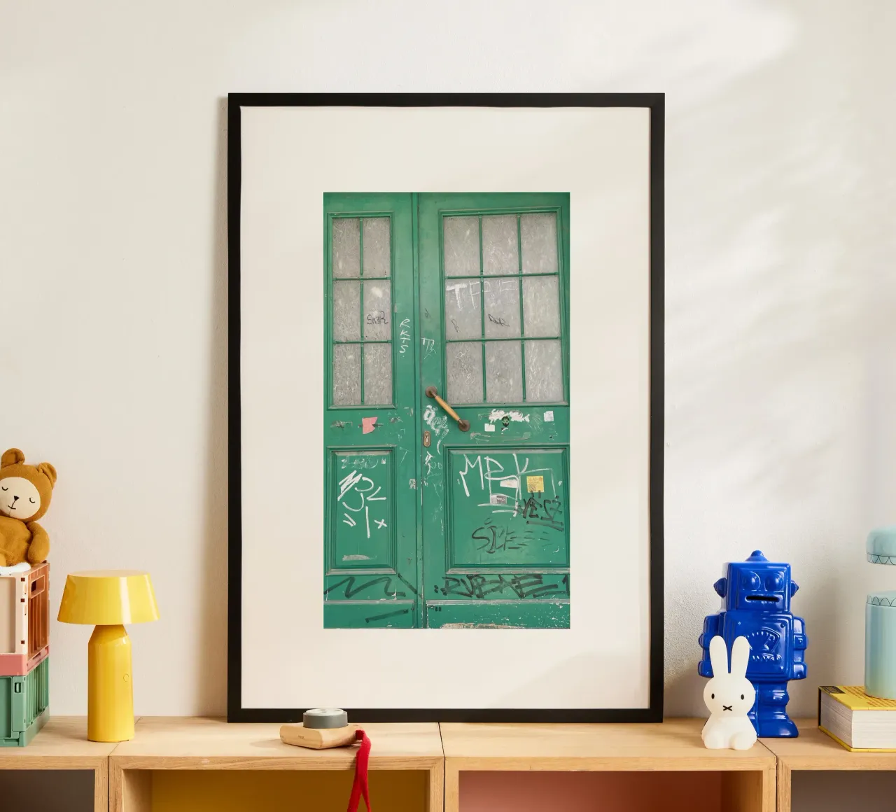 The Door poster con telaio in plastica da ChiasMata CozMos