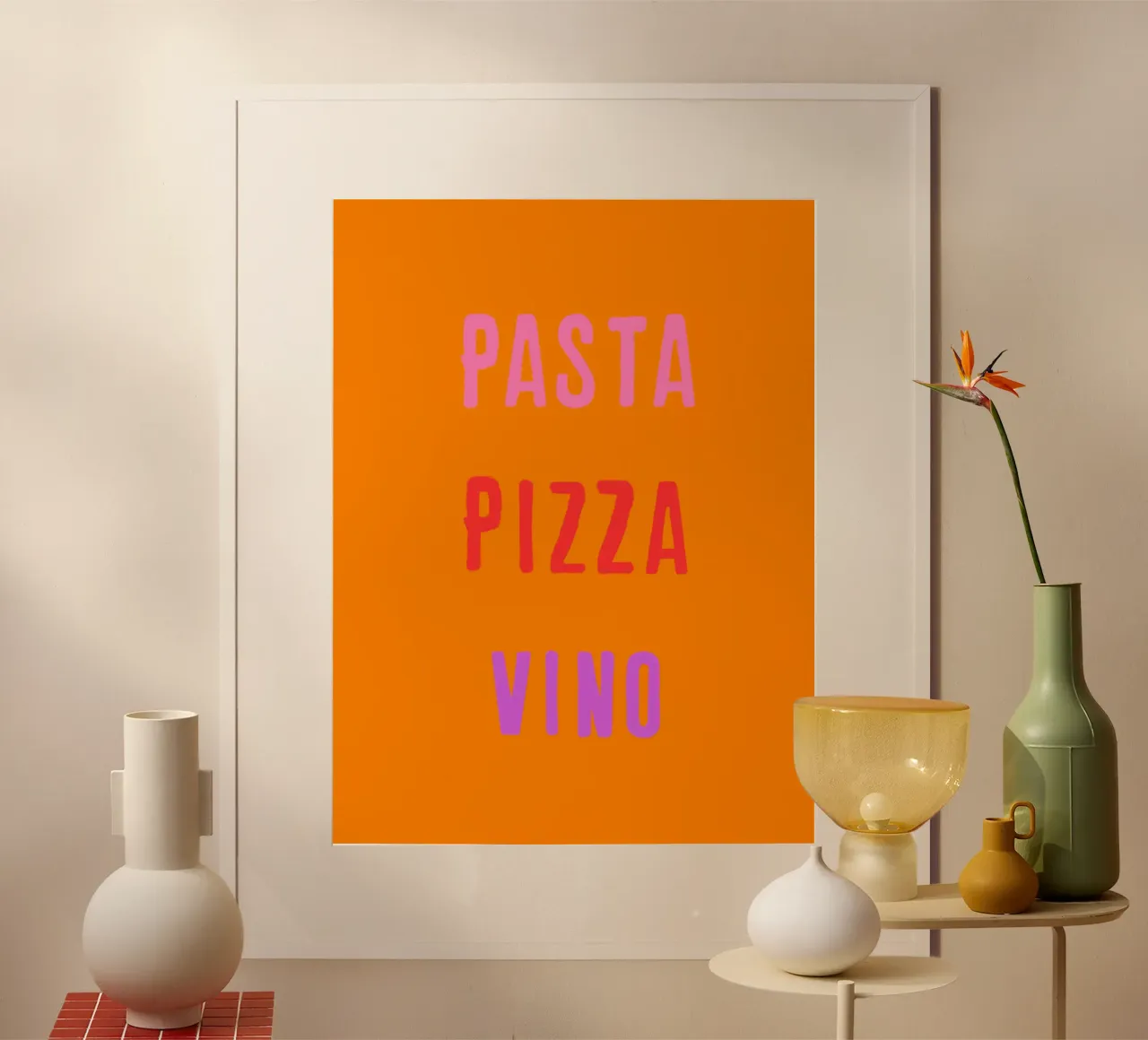 PASTA PIZZA & VINO Rosa Rosso Viola Su Arancione poster con telaio in legno da Alisa Knöß