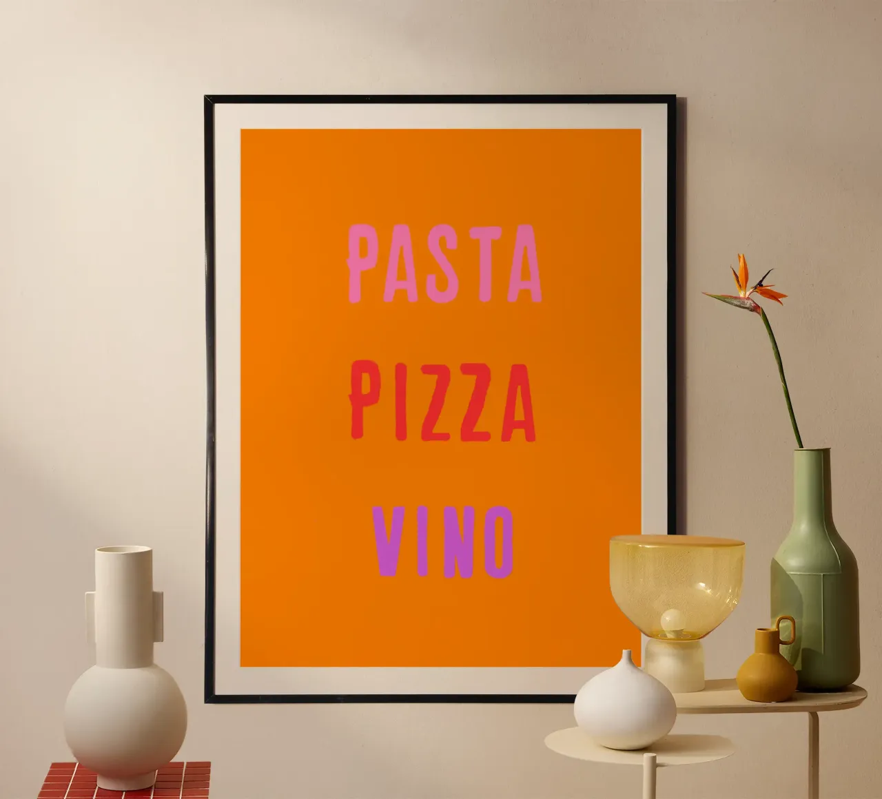 PASTA PIZZA & VINO Rosa Rosso Viola Su Arancione poster con telaio in legno da Alisa Knöß