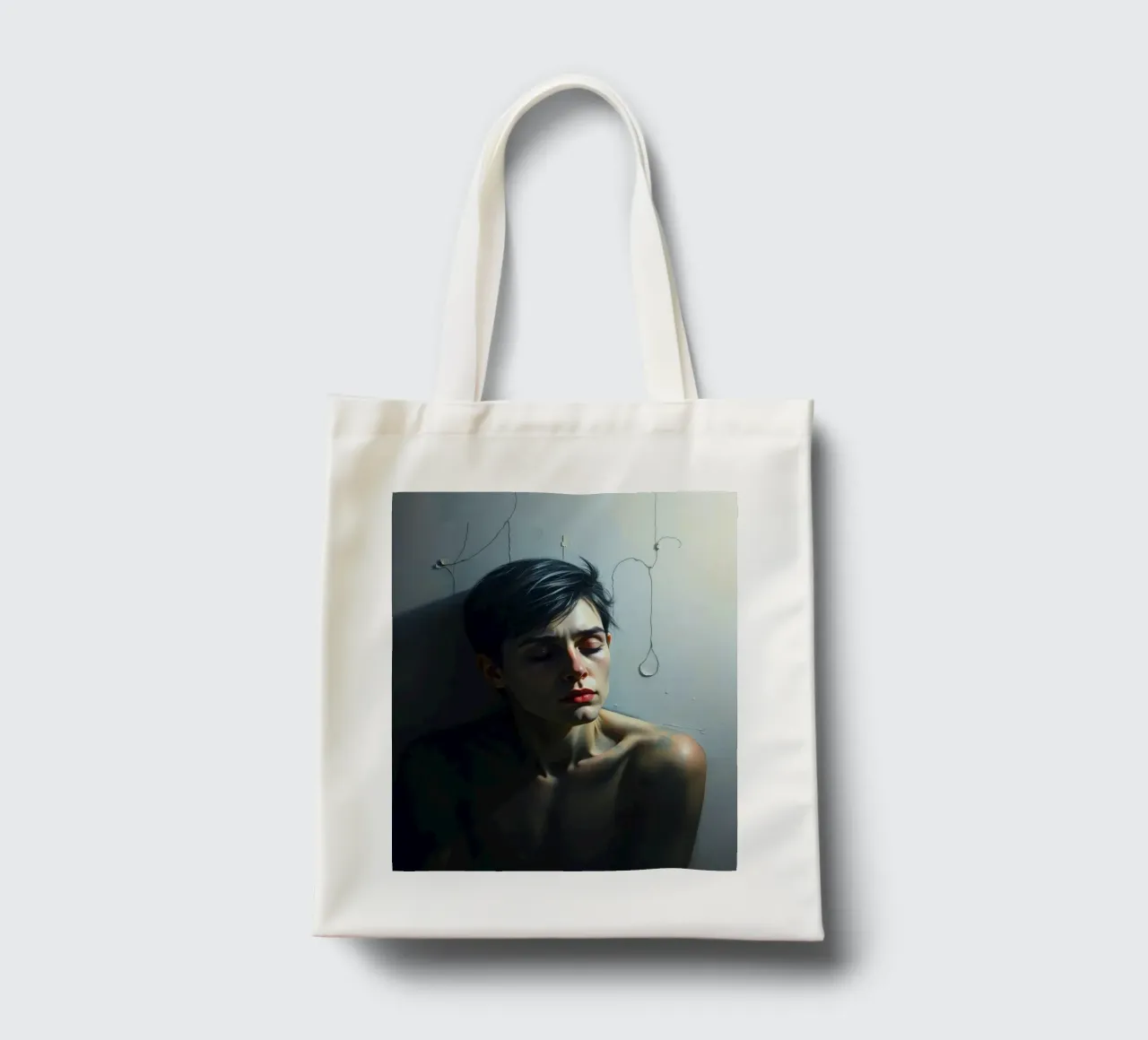 Espressione di vulnerabilità e contemplazione in un ambiente poco illuminato. borsa in juta da DesignDoodle