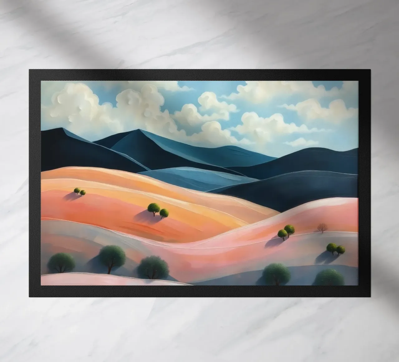 Colline colorate e ondulate sotto un cielo luminoso con nuvole soffici zerbino da DesignDoodle