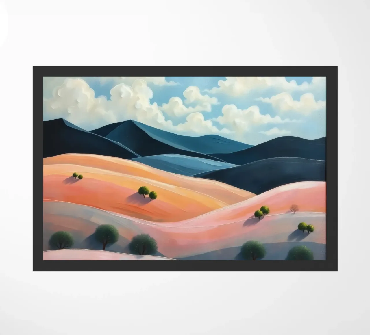 Colline colorate e ondulate sotto un cielo luminoso con nuvole soffici zerbino da DesignDoodle