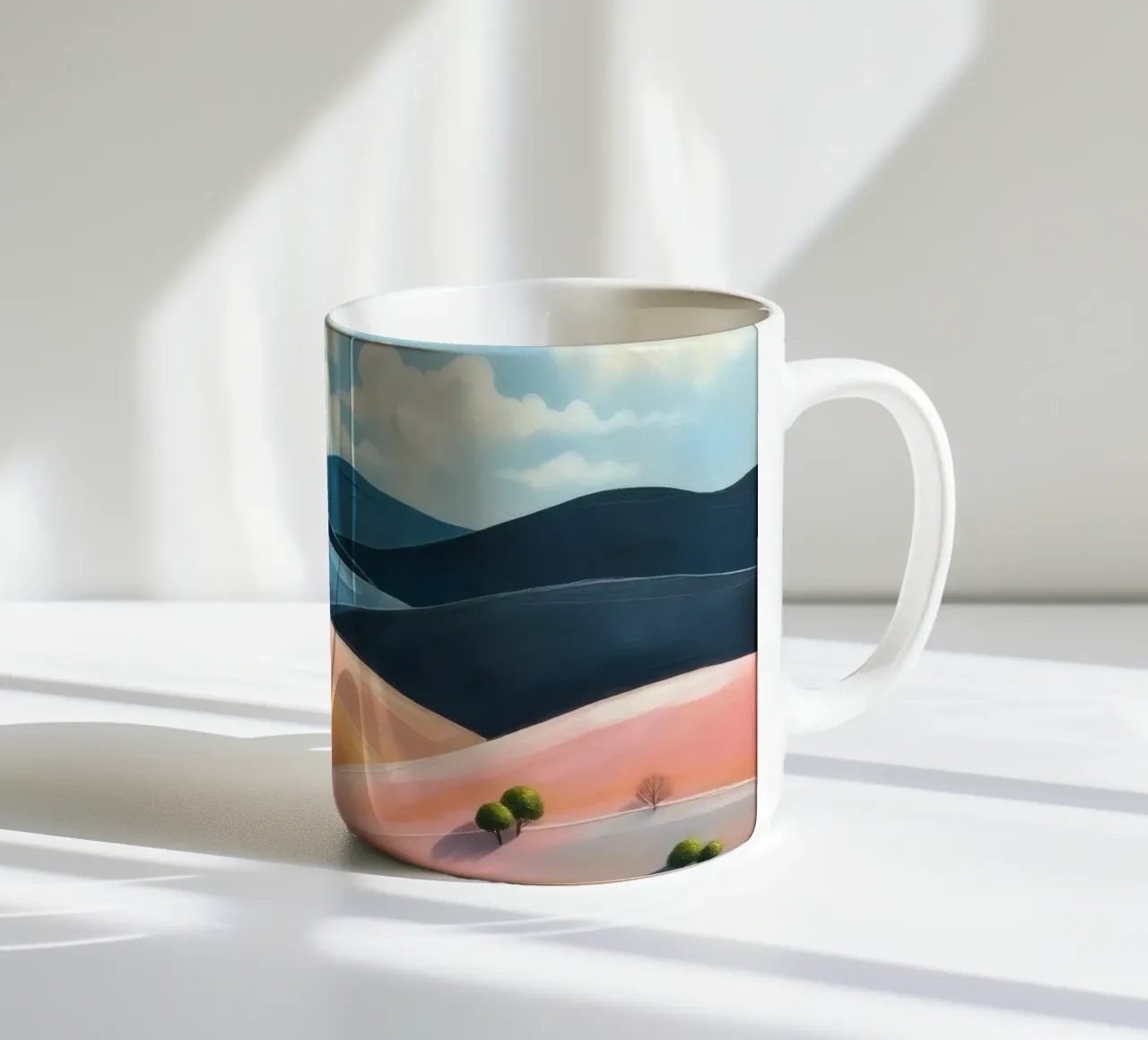 Colline colorate e ondulate sotto un cielo luminoso con nuvole soffici tazza in ceramica da DesignDoodle