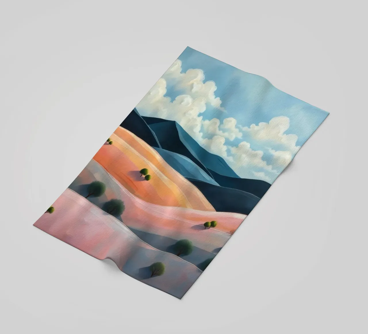 Colline colorate e ondulate sotto un cielo luminoso con nuvole soffici telo mare da DesignDoodle