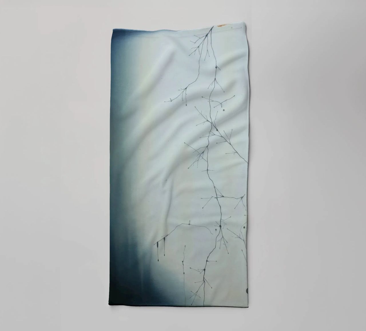 Abstraktes Kunstwerk, das verschlungene Verzweigungsmuster darstellt Handtuch von DesignDoodle