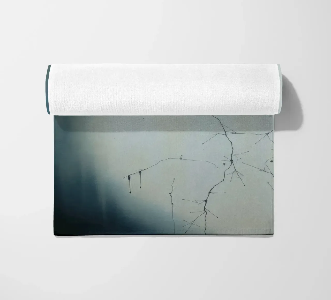 Abstraktes Kunstwerk, das verschlungene Verzweigungsmuster darstellt Strandtuch von DesignDoodle