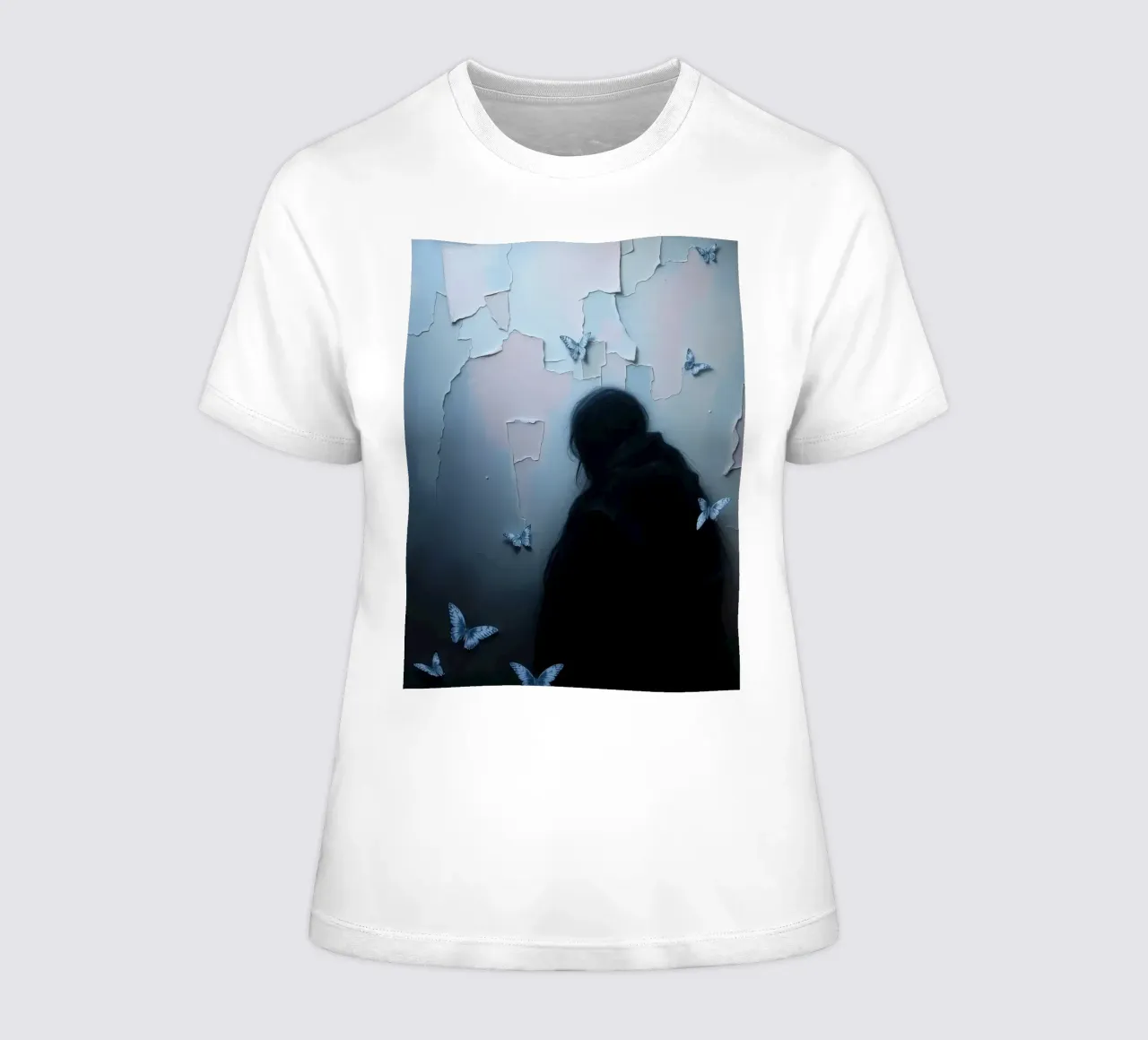 Silhouette einer von Schmetterlingen umgebenen Figur Frauen T-Shirt von DesignDoodle