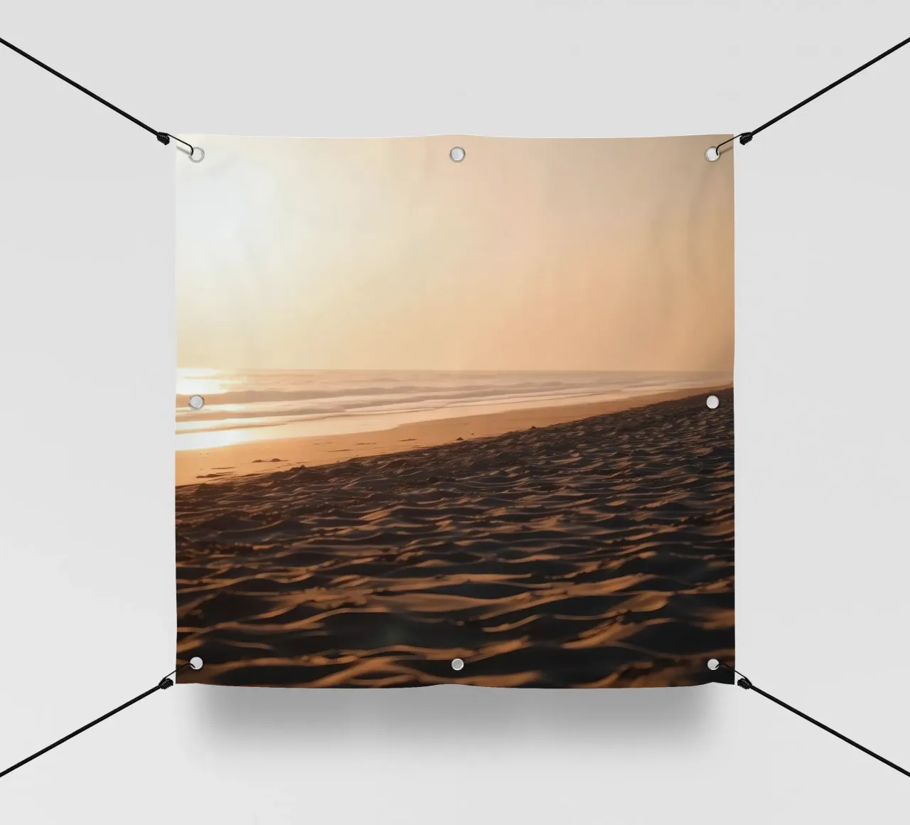 Gouden zonsondergang over rustig strand met zachte golven en zachte pvc-zeil van DesignDoodle