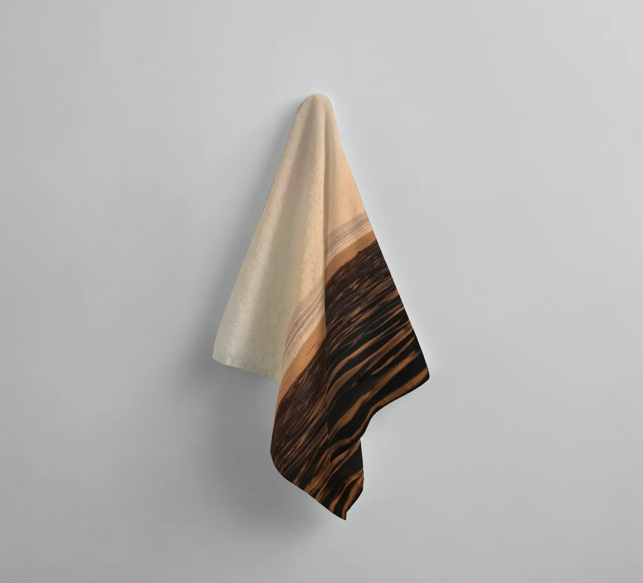 Gouden zonsondergang over rustig strand met zachte golven en zachte badhanddoek van DesignDoodle